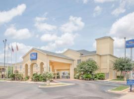 Baymont by Wyndham Pearsall, hotel en Pearsall