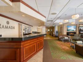 Ramada by Wyndham Niagara Falls by the River, hotel di Niagara