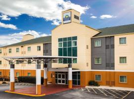 Days Inn & Suites by Wyndham Augusta Near Fort Eisenhower, hotel in Augusta