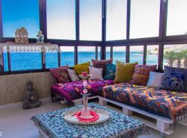 Apartamento en primera línea de mar, Hotel in Tabaiba