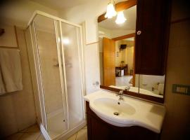 B&B Casalotto Inn, povoljni hotel u gradu Aci SantʼAntonio