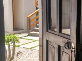 La Tozi Hotel，位于圣克里斯托瓦尔-德拉斯卡萨斯的旅馆