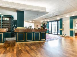 Hotel Quadrifoglio，Caraglio的飯店