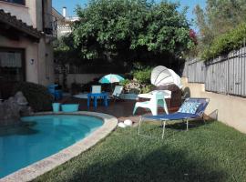 la forma dell'acqua, hotel amb piscina a Su Forti