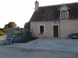 Petit gîte à la ferme, hotel with parking in Rosnay