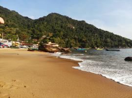 Casa Picinguaba Pé na areia - Ubatuba, hotel v mestu Picinguaba