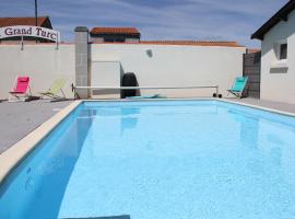 Logis Hotel Restaurant Le Grand Turc, hotel v destinaci LʼOie