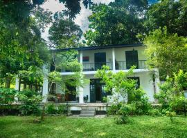 Villa by the Lake Bolgoda, Moratuwa-Colombo，莫拉圖瓦的飯店