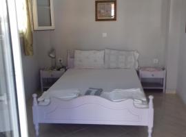 Sofia, cheap hotel in Skala Eresou