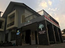 Arainn Bed & Breakfast Tretes Prigen by ecommerceloka, hotel v destinaci Prigen
