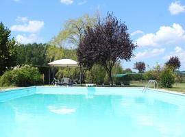 Il Casolare, pet-friendly hotel in Penna