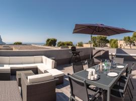 Le Vallat vue mer cassis terrasse privative spa jacuzzi barbecue calanques, hotell i Cassis