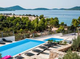 Camp Panorama with pool, hotel in Drage