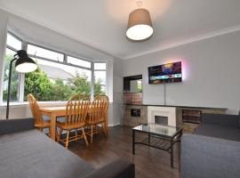 Sighthill 3 Bedrooms with Private Garden, hotel v destinaci Edinburgh