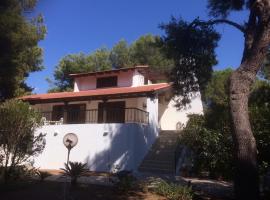 Seaside Villa in Alikes, Chalkida, holiday rental in Drosia