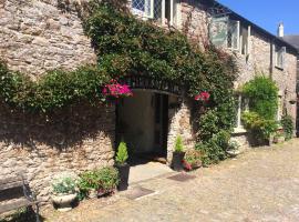 The Old Forge, hotel with parking in Totnes