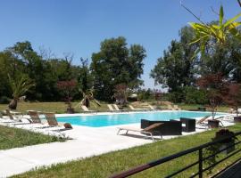 Agriturismo Dolce Luna, hotel with pools in Milan