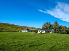 Vallakot Farm Guesthouse, hotel in Laugar