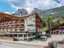 Hotel Ladinia