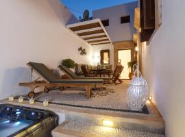 Lindos Vista Luxury Villa, hotel with jacuzzis in Lindos