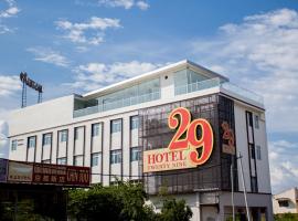 Twenty Nine Hotel, hotel dengan parking di Yong Peng