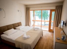 Living In Delta - Casa de vacanta, hotel a Crișan