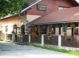 Hostinec u Hromadov - ubytovanie v súkromí, hotel with parking in Rajecká Lesná