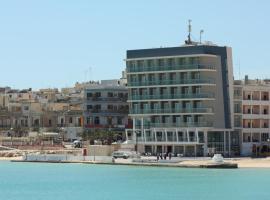 Water's Edge Hotel, hotel Birżebbuġában