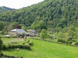 Vallée de l'Ourthe, מלון במרקורט