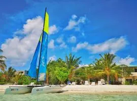 Crown Beach Hotel-Private Bikini Beach
