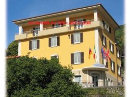 Albergo Bel Soggiorno, hotell med jacuzzi i Oggebbio