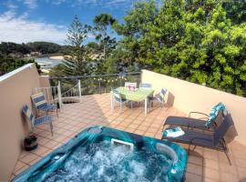 oceanview 6 with rooftop terrace & spa, familiehotell i Nambucca Heads