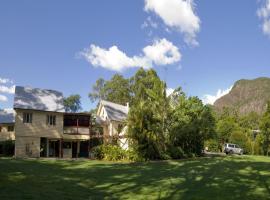 Glass House Mountains Ecolodge, hotel en Glass House Mountains