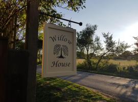 Willow House B&B, hotel em West Wittering