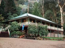 Rustic Refuge Guesthouse, bed & breakfast a Kalorama