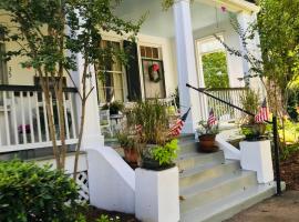 Magnolia Cottage Bed and Breakfast, bed & breakfast a Natchez