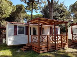 Victoria Mobilehome in Camping Mare e Pineta, hotell i Lido di Spina