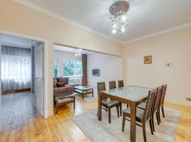 Central Apartment, готель біля визначного місця Конференц-центр NDK, у Софії