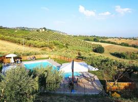 Country House Ciliegia Rossa, hotel in Colonnella