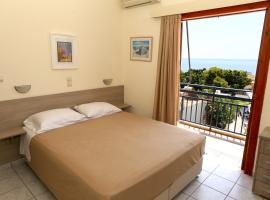 Hotel Karyatides, hótel í Agia Marina Aegina
