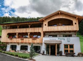 Plang Farmhouse, hotel in San Cassiano