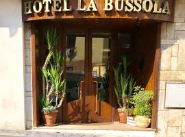 Hotel La Bussola, מלון באנציו