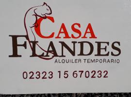 Casa Flandes - Jáuregui - Luján - Buenos Aires、ルハンの駐車場付きホテル