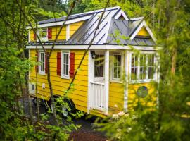 Mount Hood Village Savannah Tiny House 4, μικροσκοπικό σπίτι σε Welches