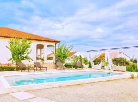 Villa Sunny Garden with private heated pool