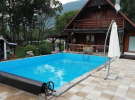 Holiday House Vale Verde, hotel dengan kolam renang di Korenica