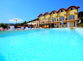 Mai Danube, three-star hotel in Eşelniţa