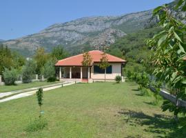 Guest House Radulovic, hostal o pensión en Petrovac na Moru