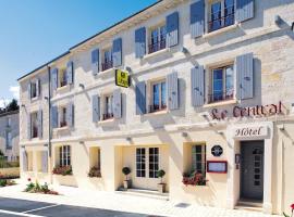 Logis Hôtel Le Central, hotel v destinaci Coulon