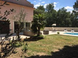 Villa « CHANTERIE », hotell i Villecroze